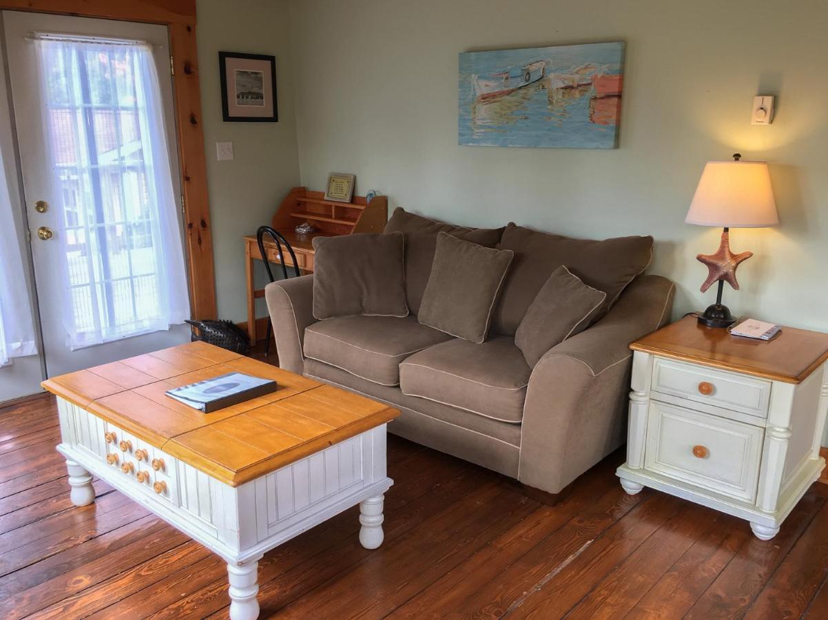 Larinda'S Landing Oceanfront Cottages Halifax Exterior photo