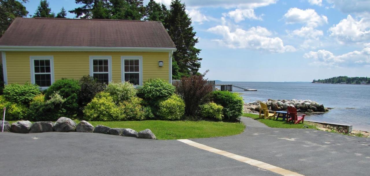 Larinda'S Landing Oceanfront Cottages Halifax Exterior photo