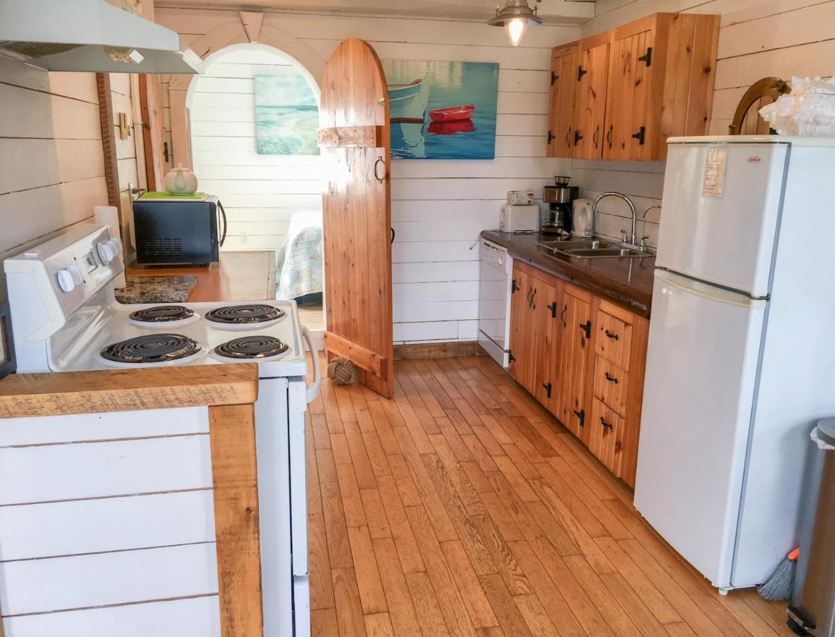 Larinda'S Landing Oceanfront Cottages Halifax Exterior photo