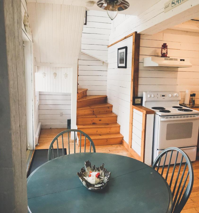 Larinda'S Landing Oceanfront Cottages Halifax Exterior photo