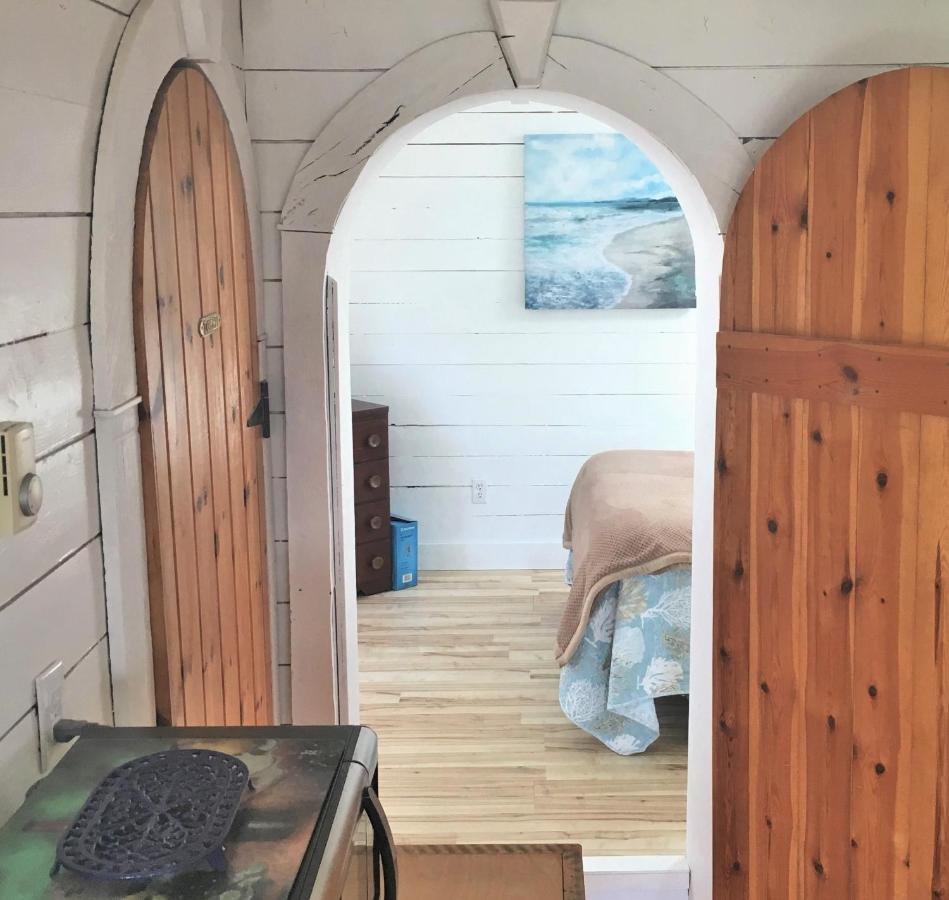 Larinda'S Landing Oceanfront Cottages Halifax Exterior photo